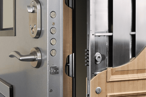 Cómo mantener una puerta de seguridad más duradera 1 Cómo mantener una puerta de seguridad más duradera